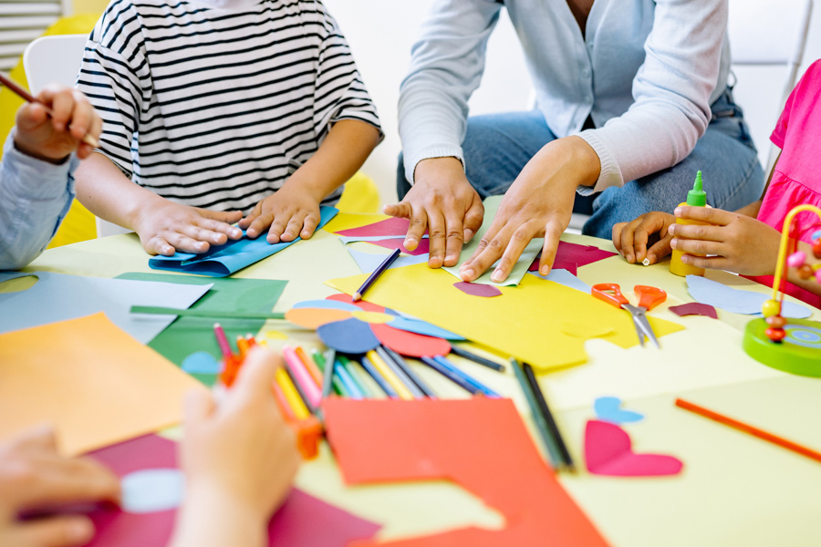 TALLER DE MANUALIDADES PARA NIÑOS PEQUEÑOS 3 A 6 AÑOS